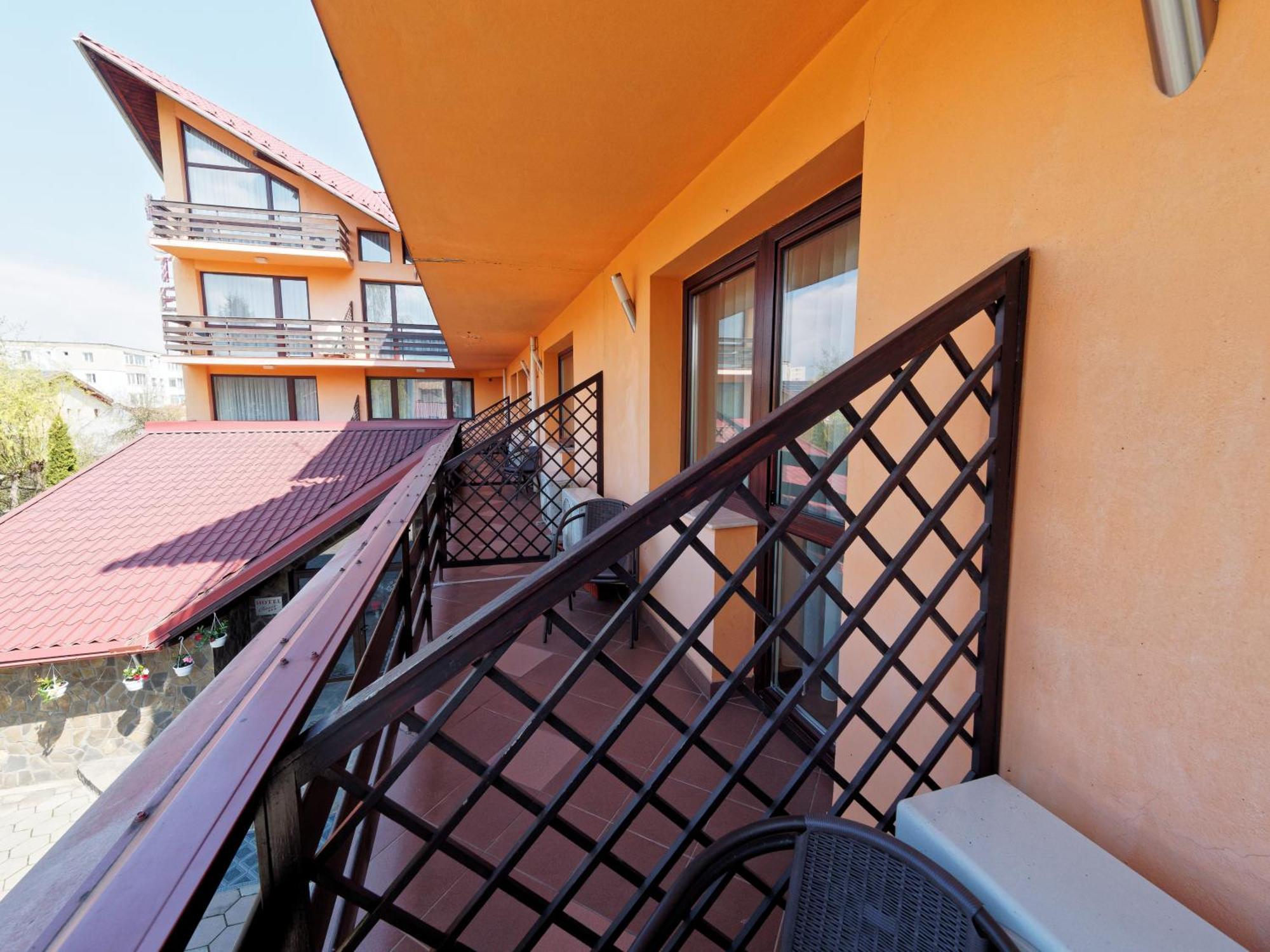 Hotel Oasis Brașov Exterior foto
