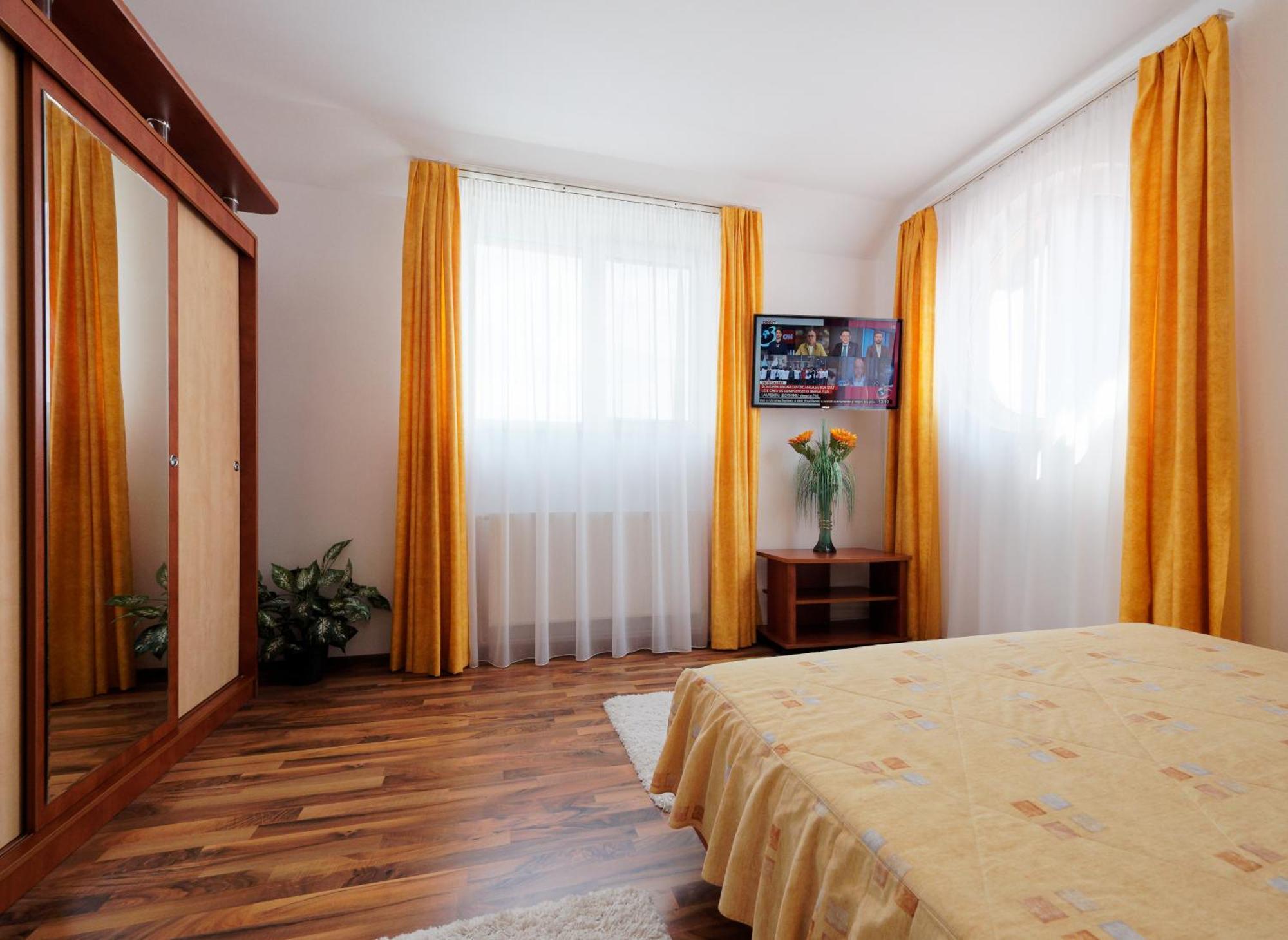 Hotel Oasis Brașov Exterior foto